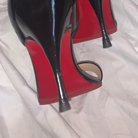 Christian Louboutin patent leather open toe heels - Picture 2 of 8